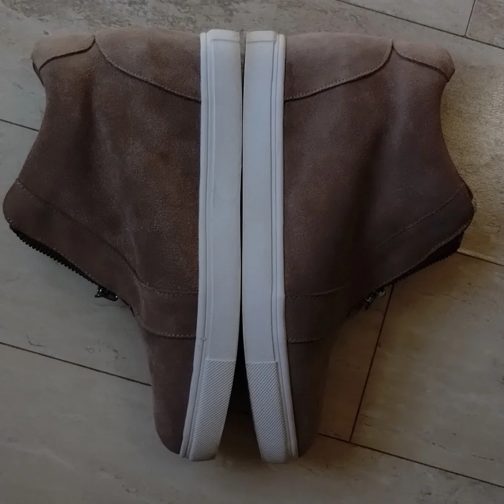 Blondo Glenda suede wedge sneakers shoes zip up taupe size 7.5 - Picture 12 of 13